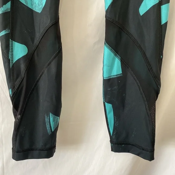 Patterned‎ lululemon leggings - Picture 2 of 9